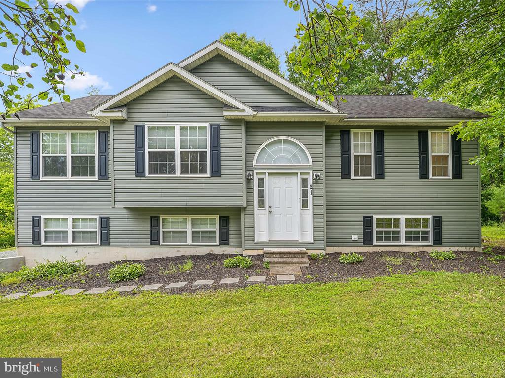 21 PRESLEY LANE