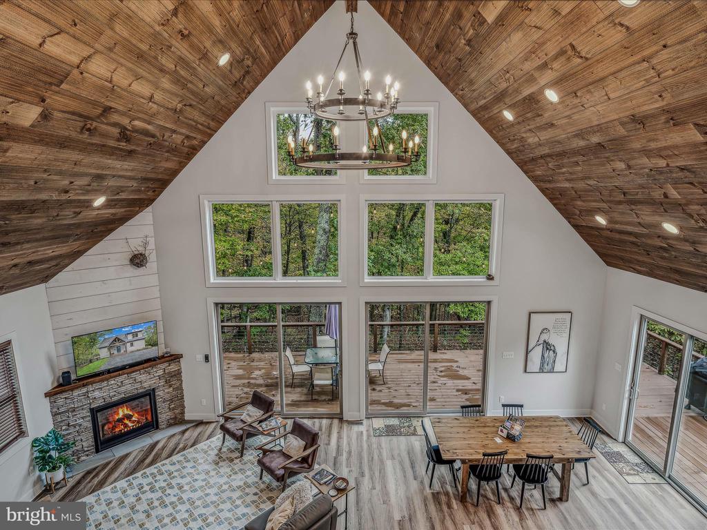 380 CIELO LANE