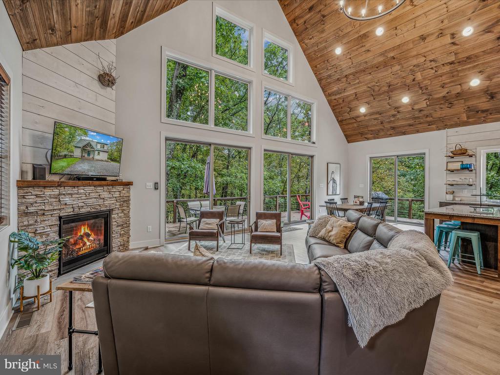 380 CIELO LANE