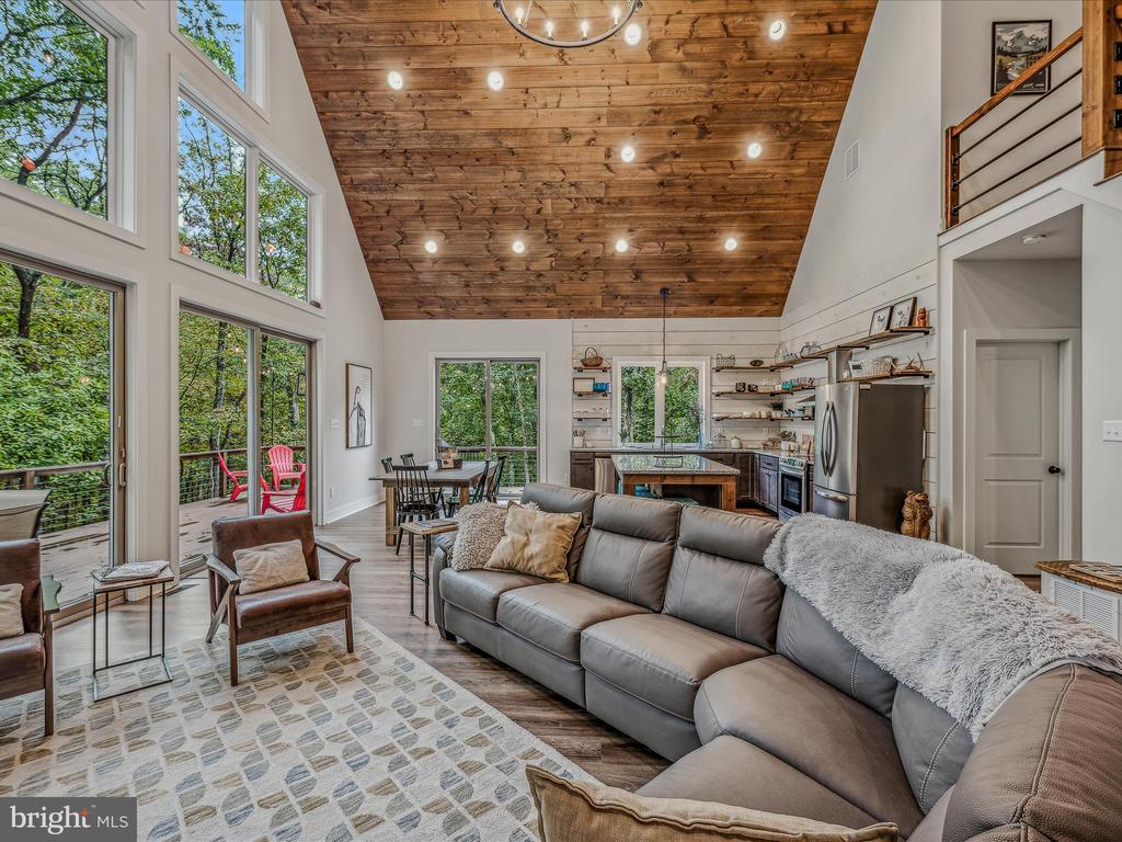 380 CIELO LANE