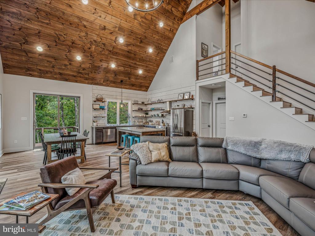 380 CIELO LANE