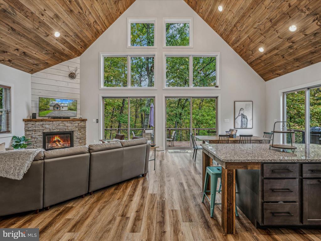 380 CIELO LANE