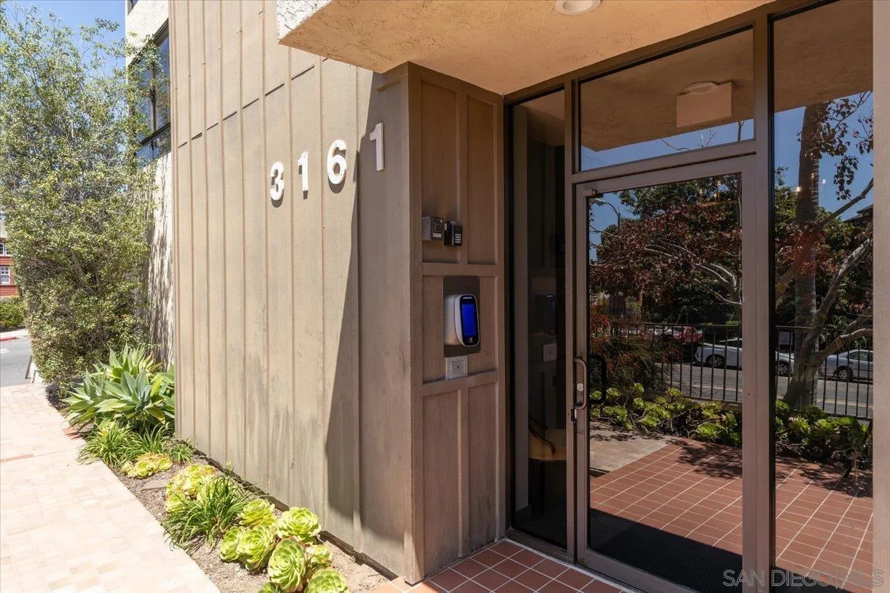 3161 1st Ave Unit 3s