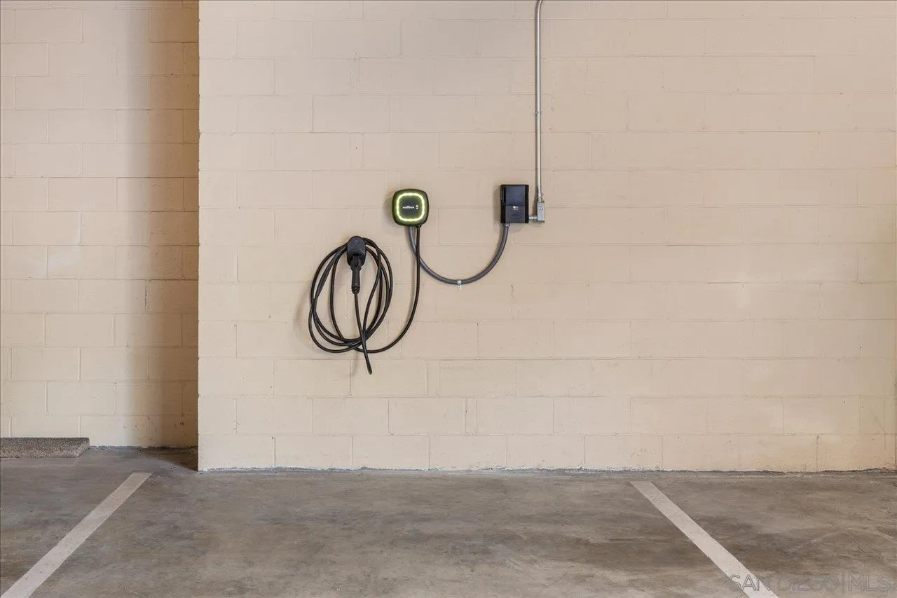 3161 1st Ave Unit 3s