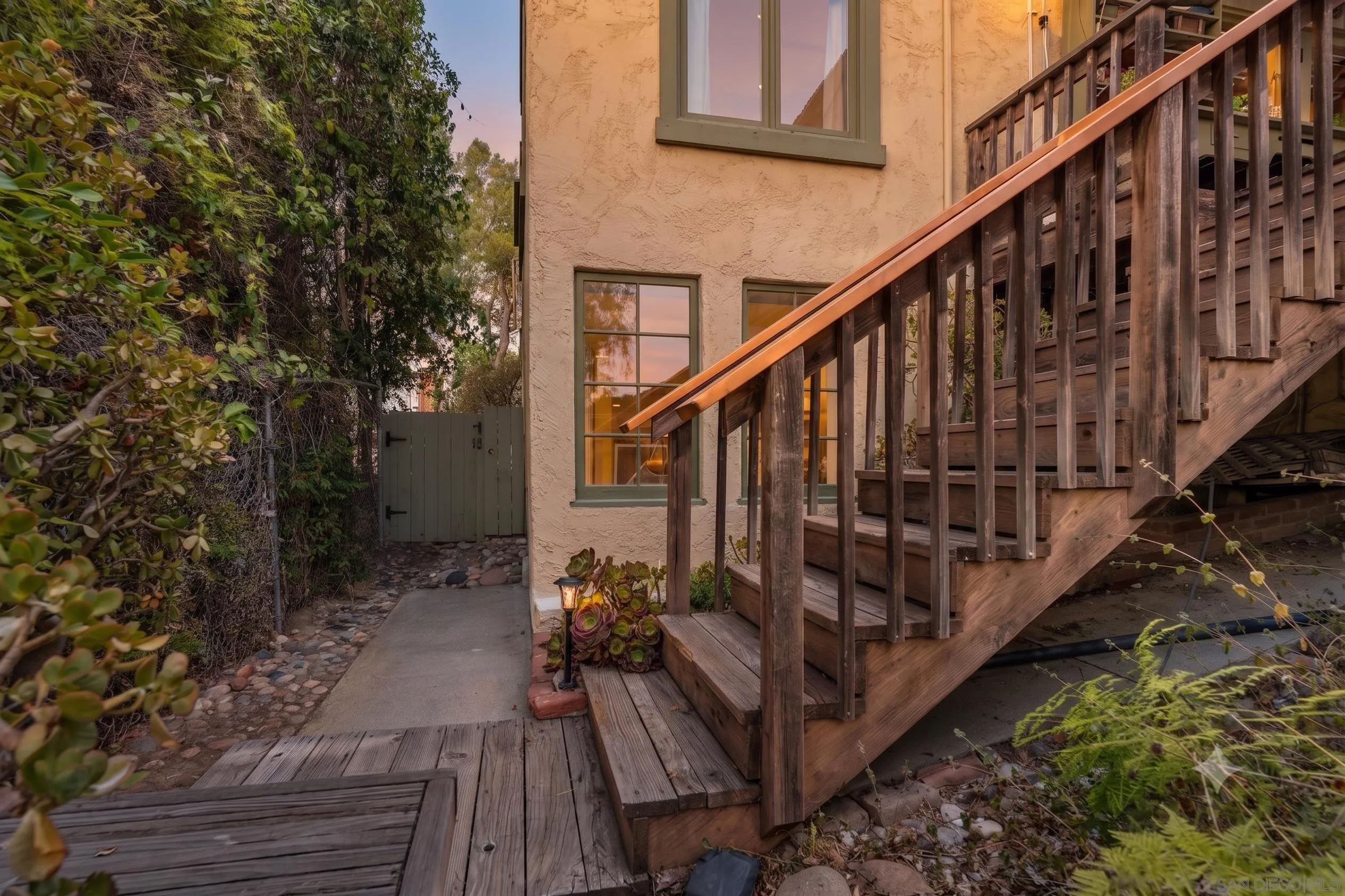 3255 Grape Street