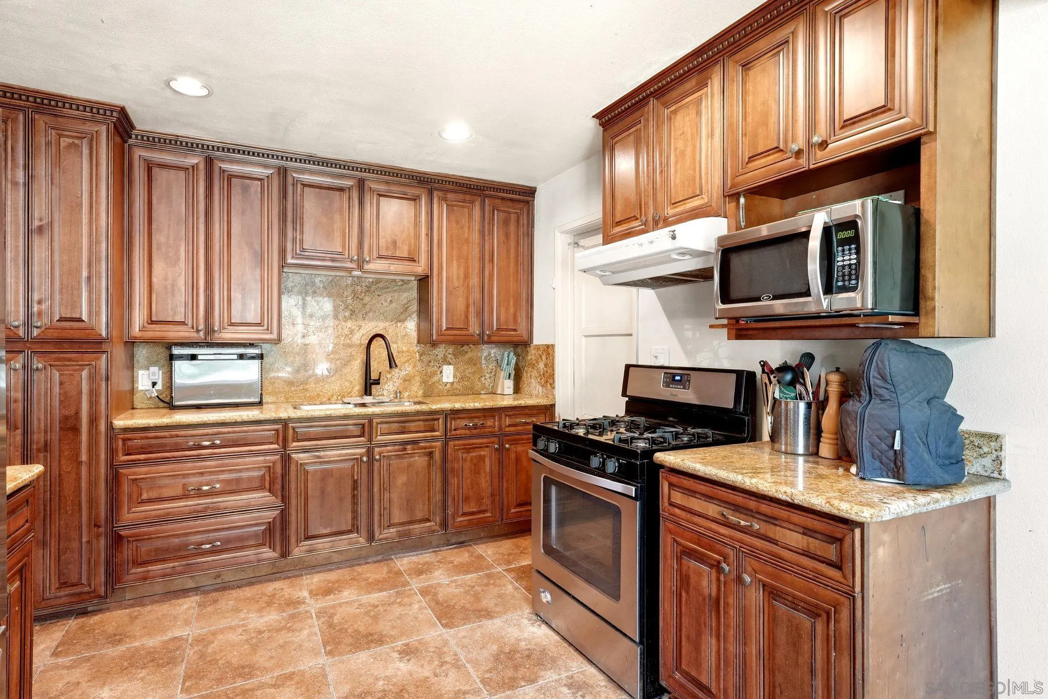 6020 Streamview Dr
