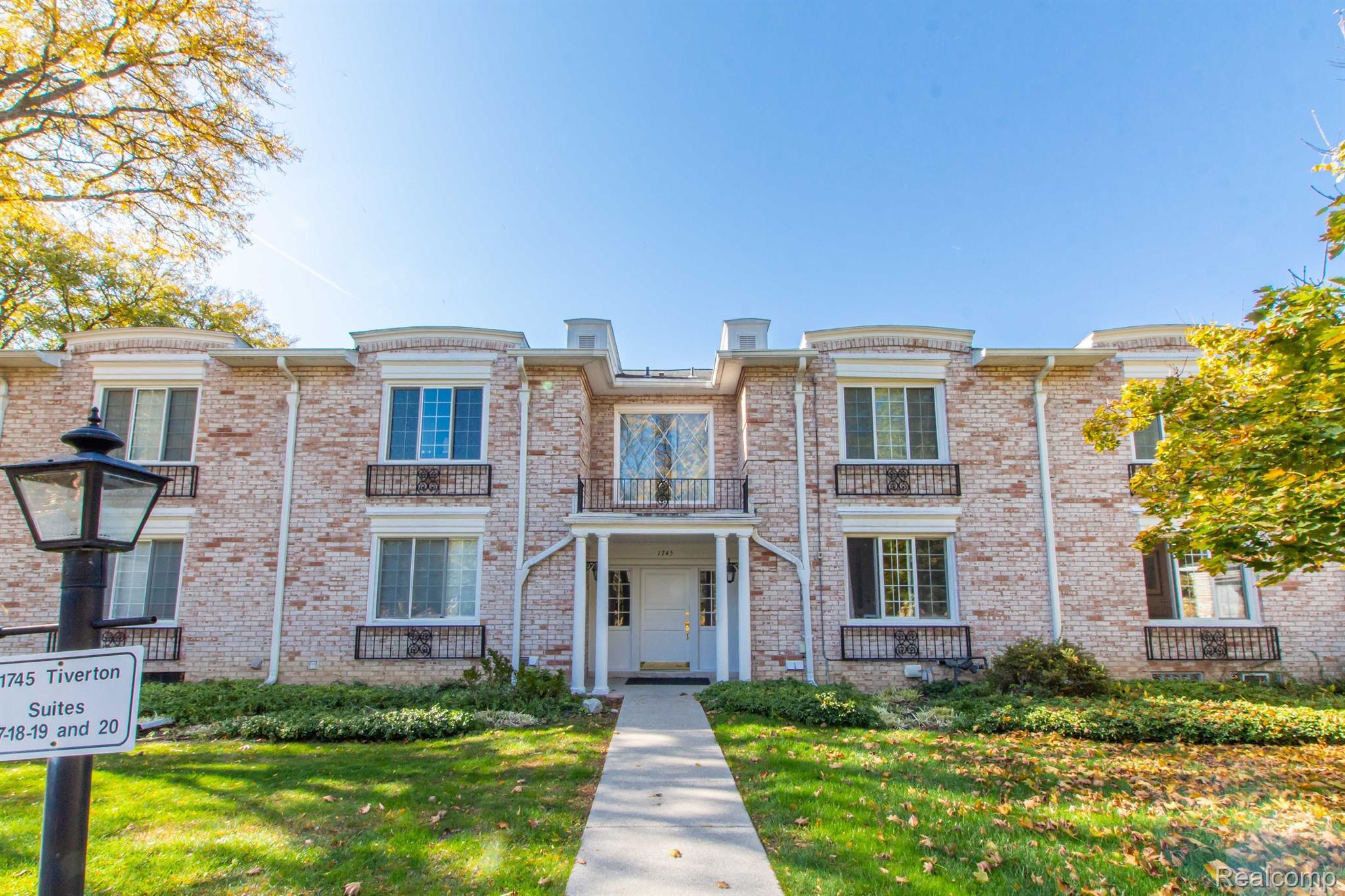 1745 TIVERTON Road 18