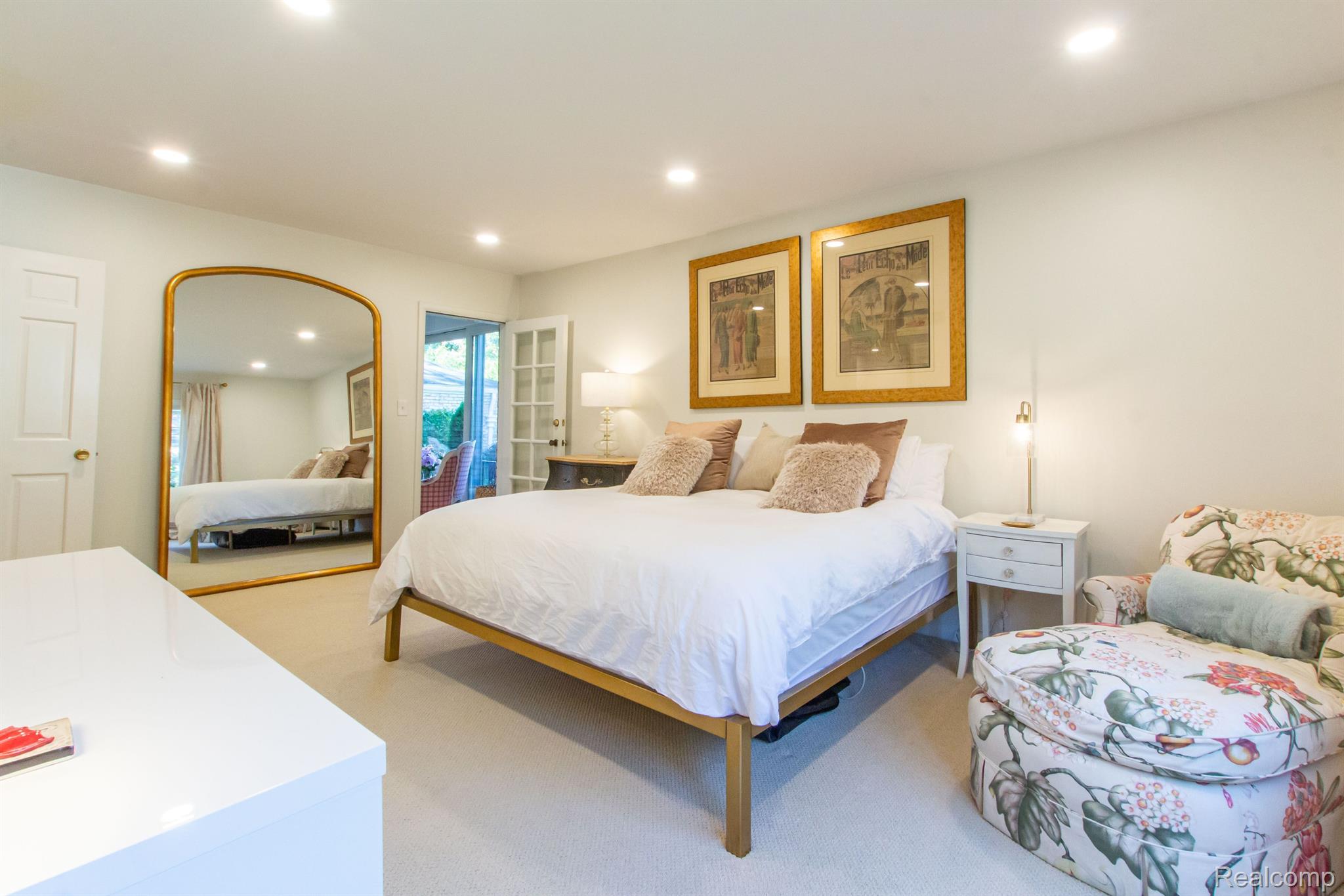 1745 TIVERTON Road 18