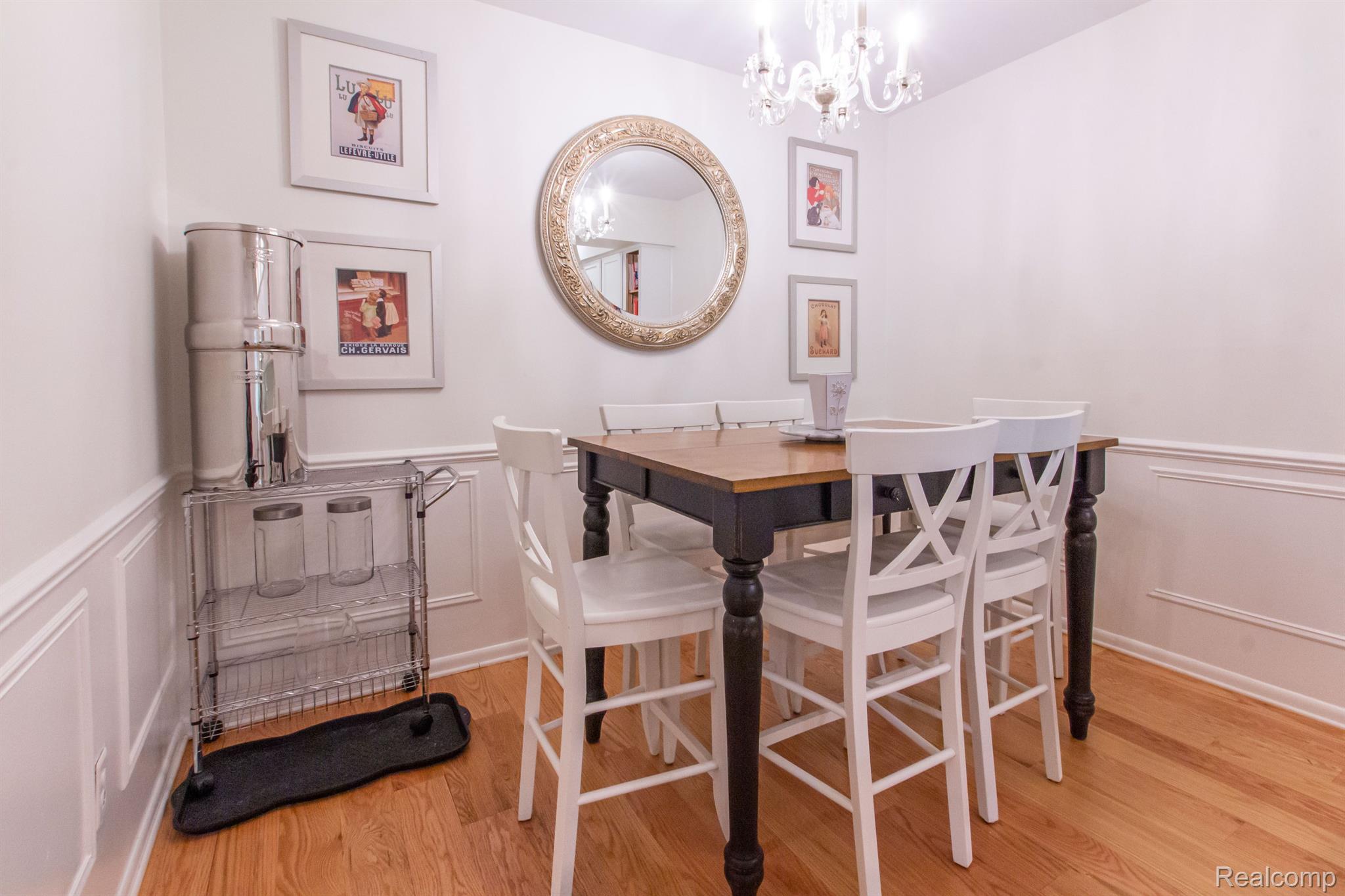 1745 TIVERTON Road 18