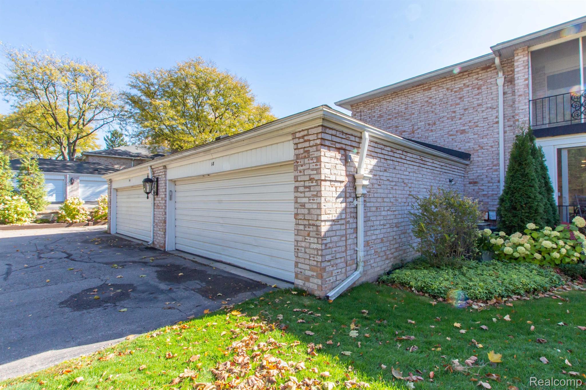 1745 TIVERTON Road 18