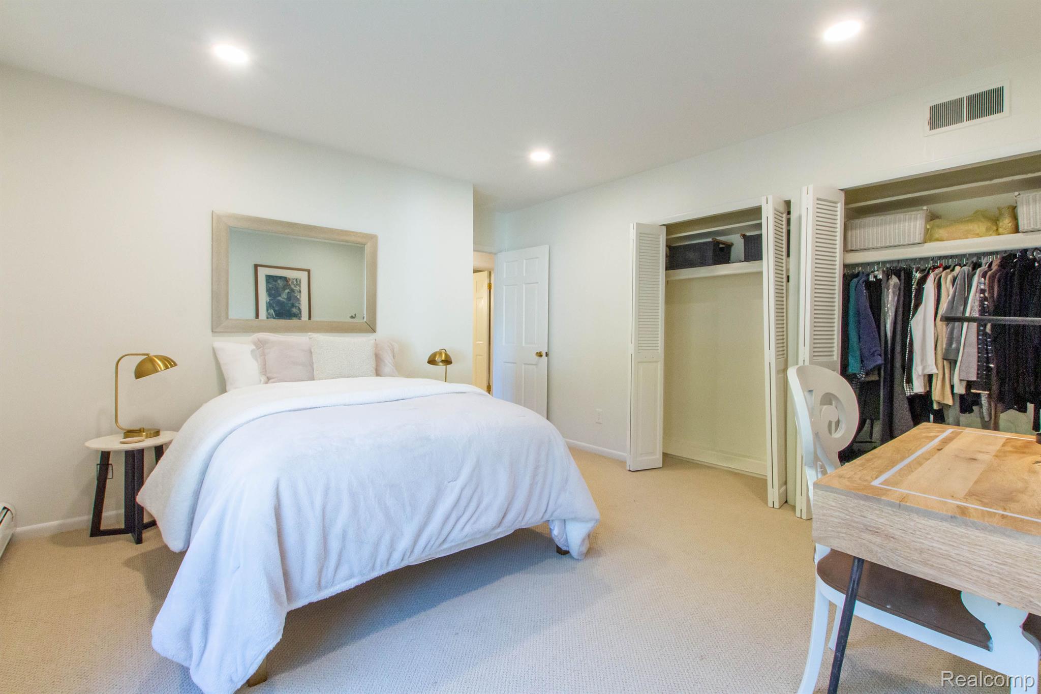 1745 TIVERTON Road 18
