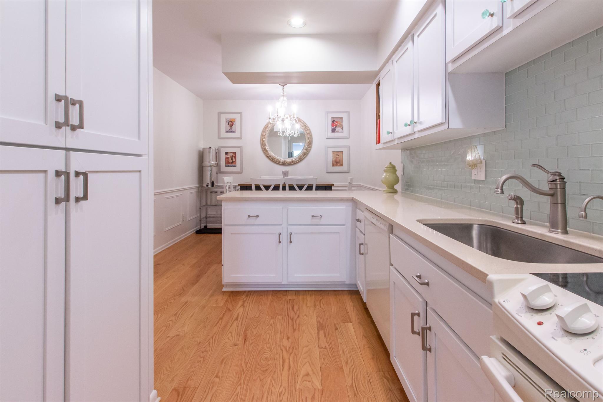 1745 TIVERTON Road 18