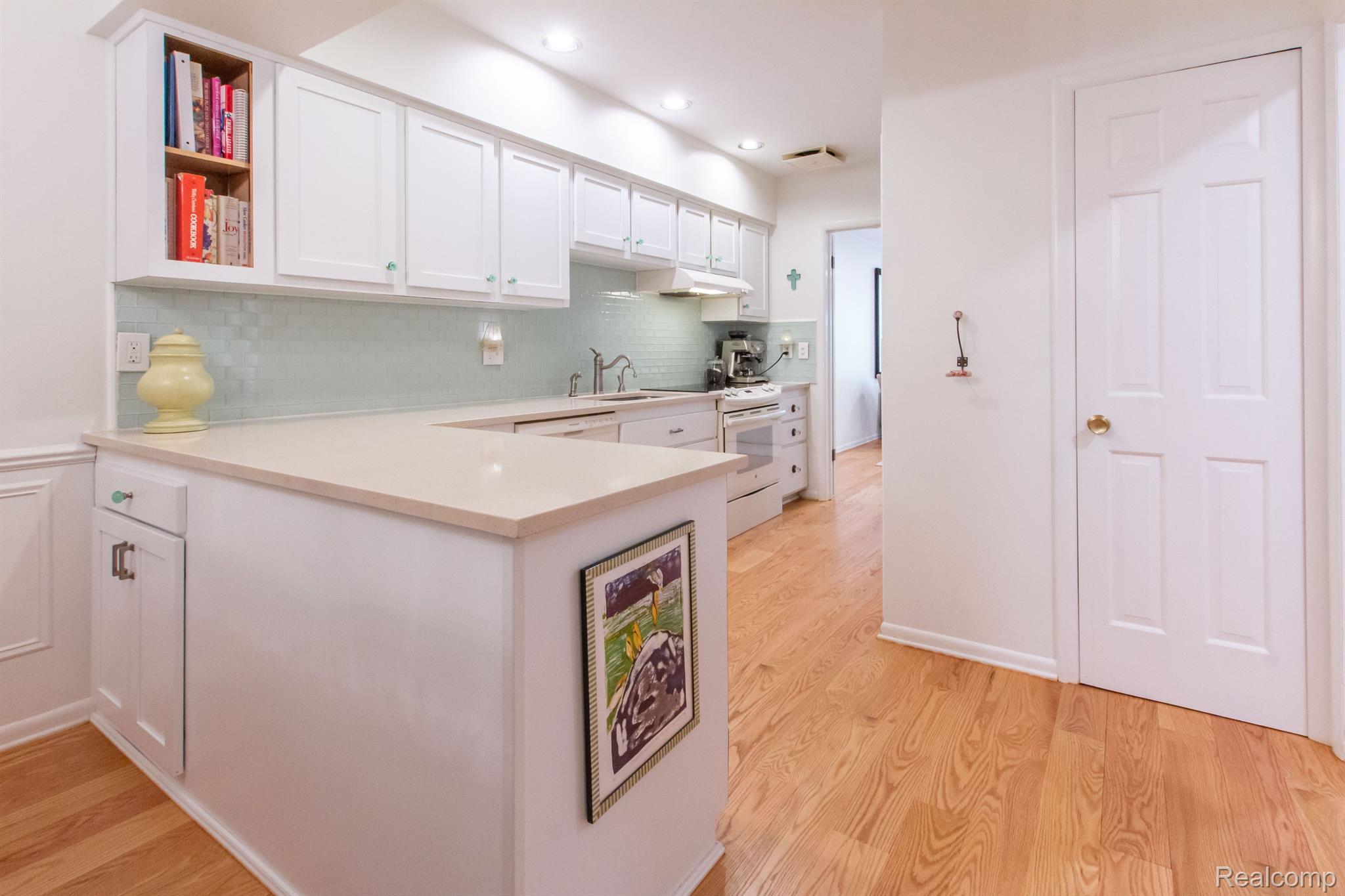 1745 TIVERTON Road 18
