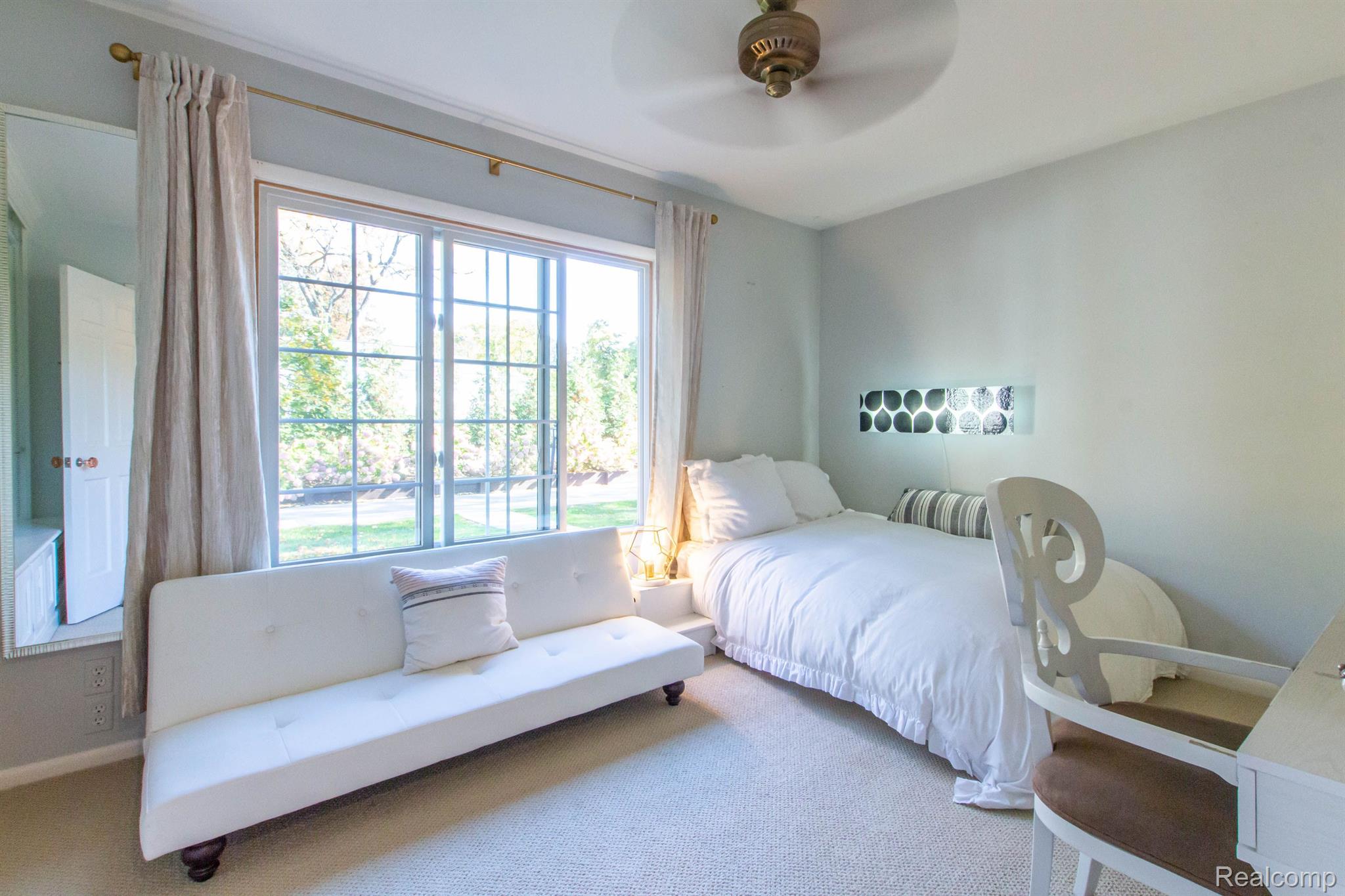 1745 TIVERTON Road 18