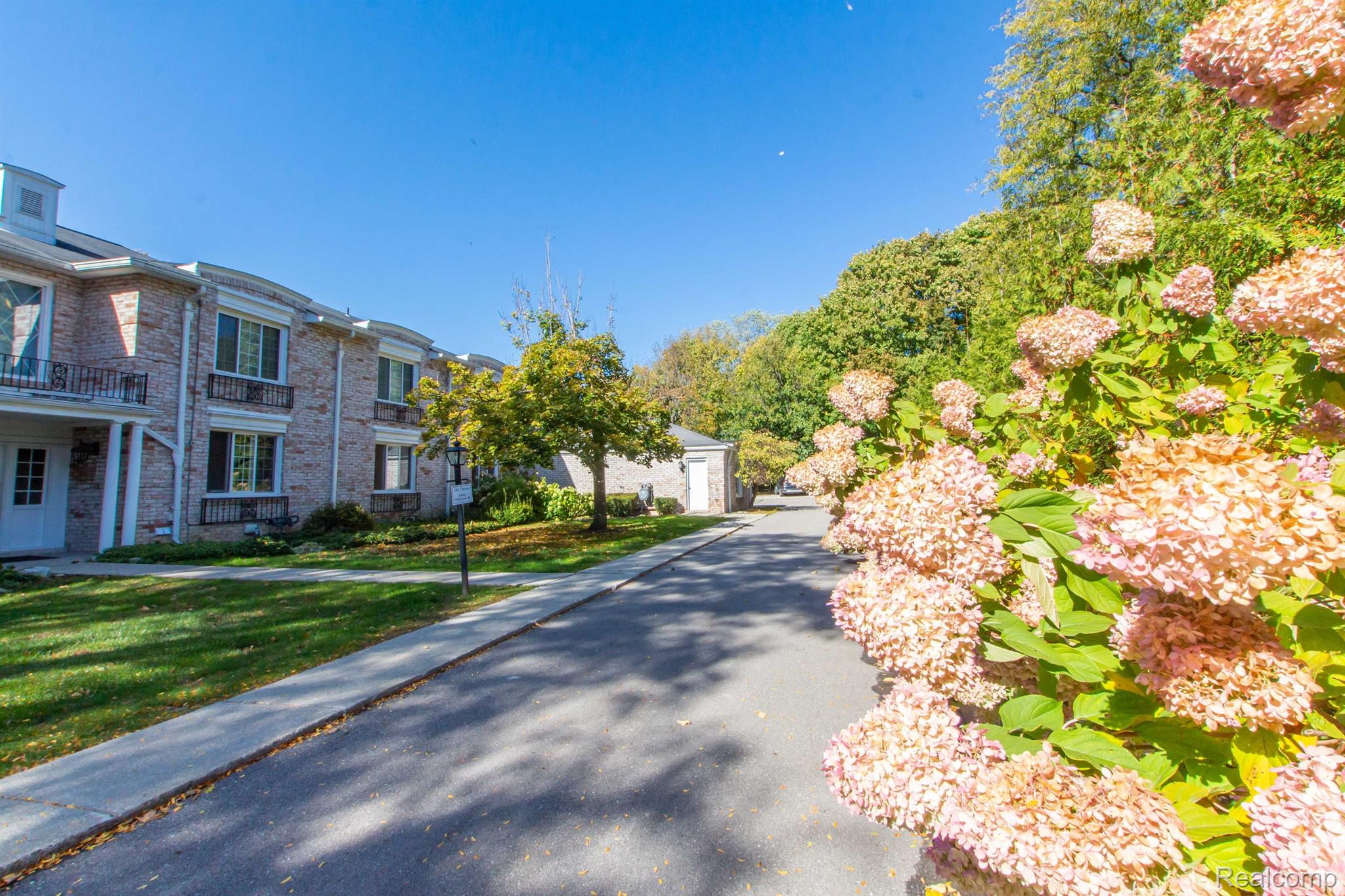 1745 TIVERTON Road 18