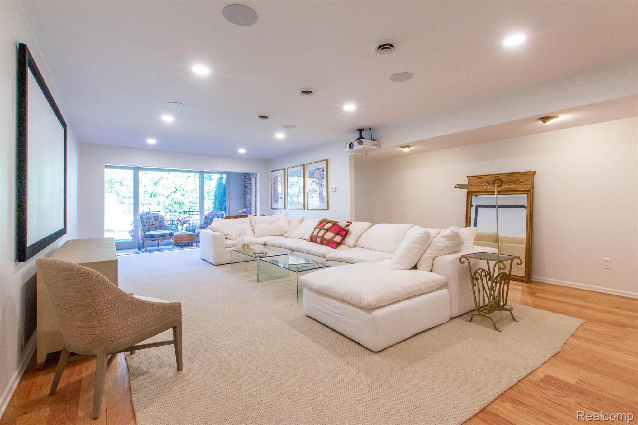 1745 TIVERTON Road 18