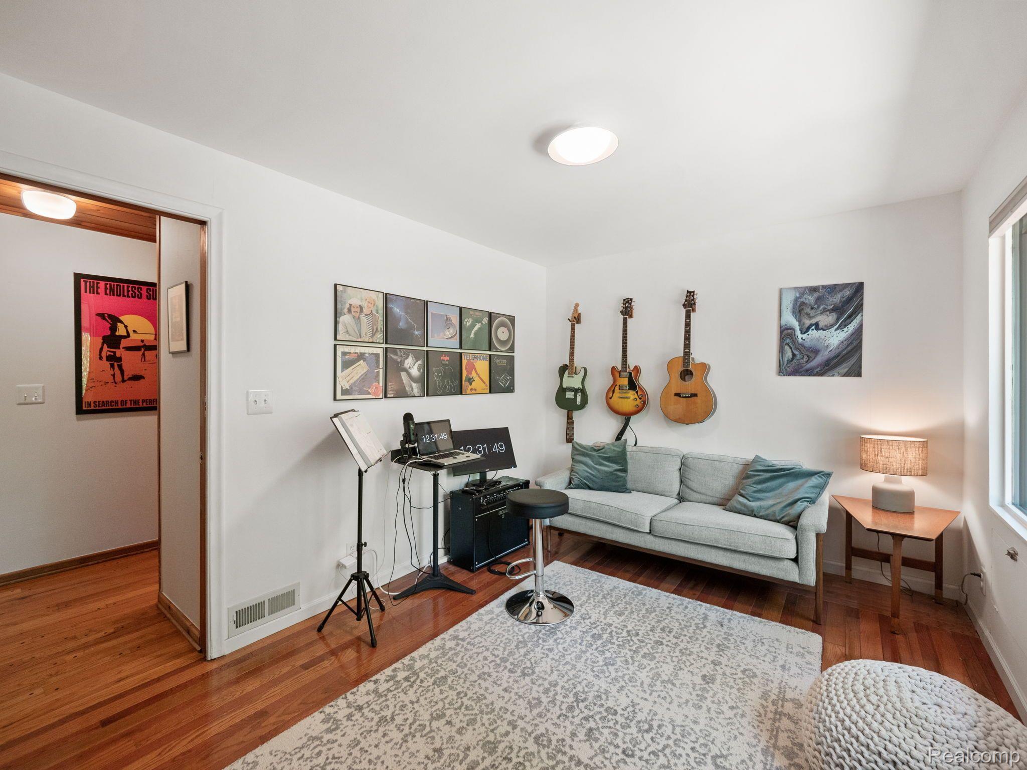 5151 N ADAMS Road