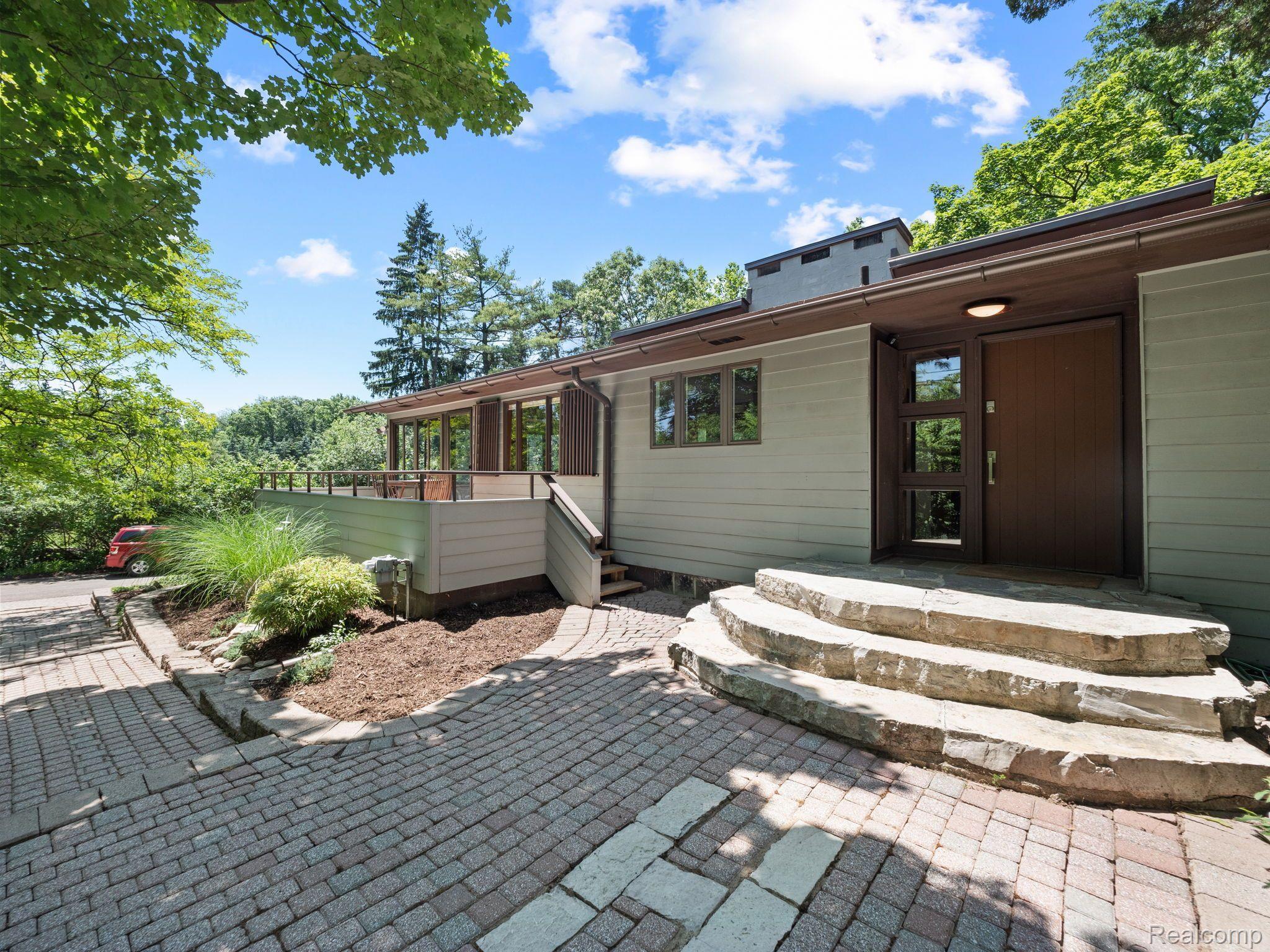 5151 N ADAMS Road
