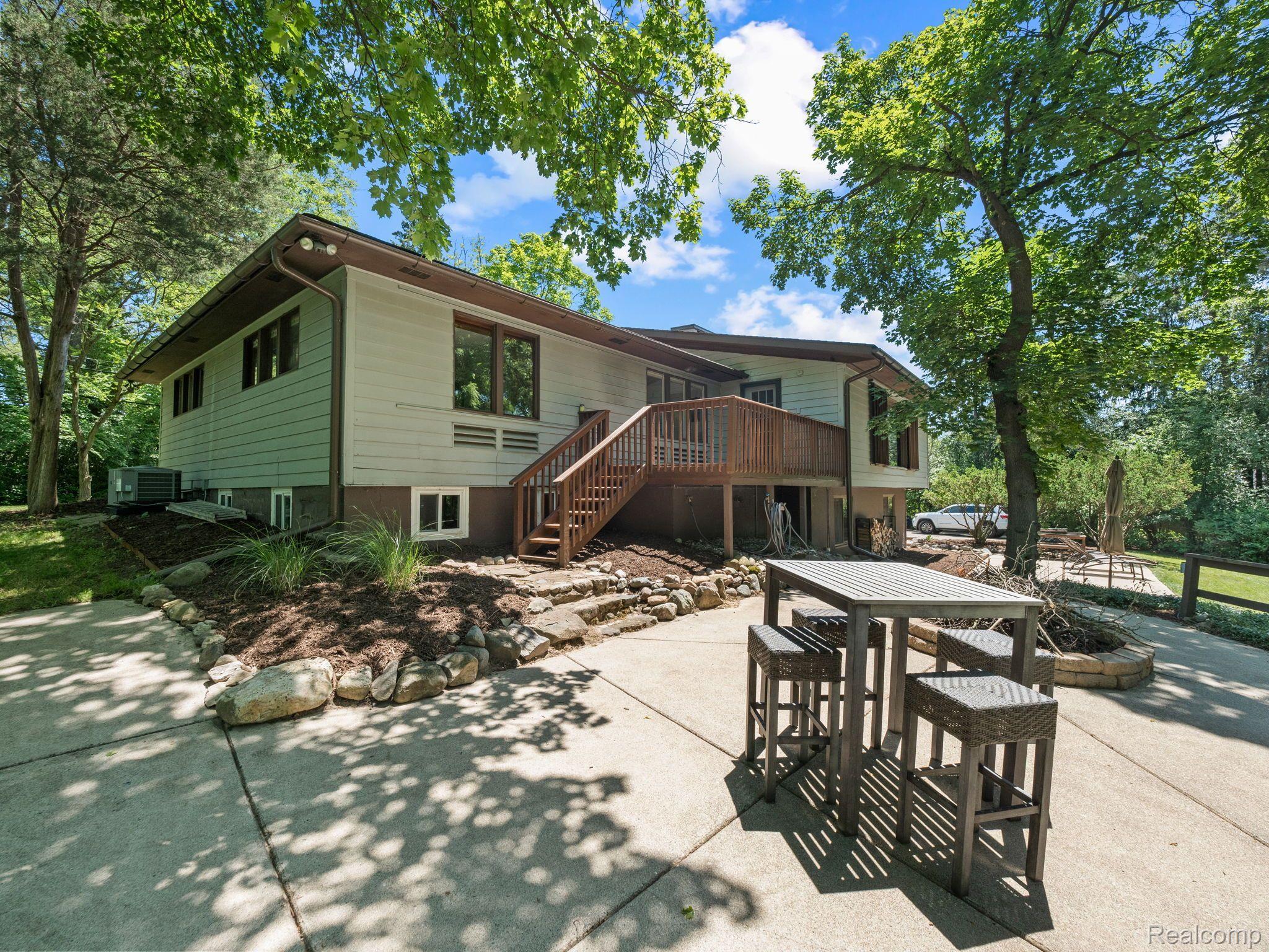 5151 N ADAMS Road