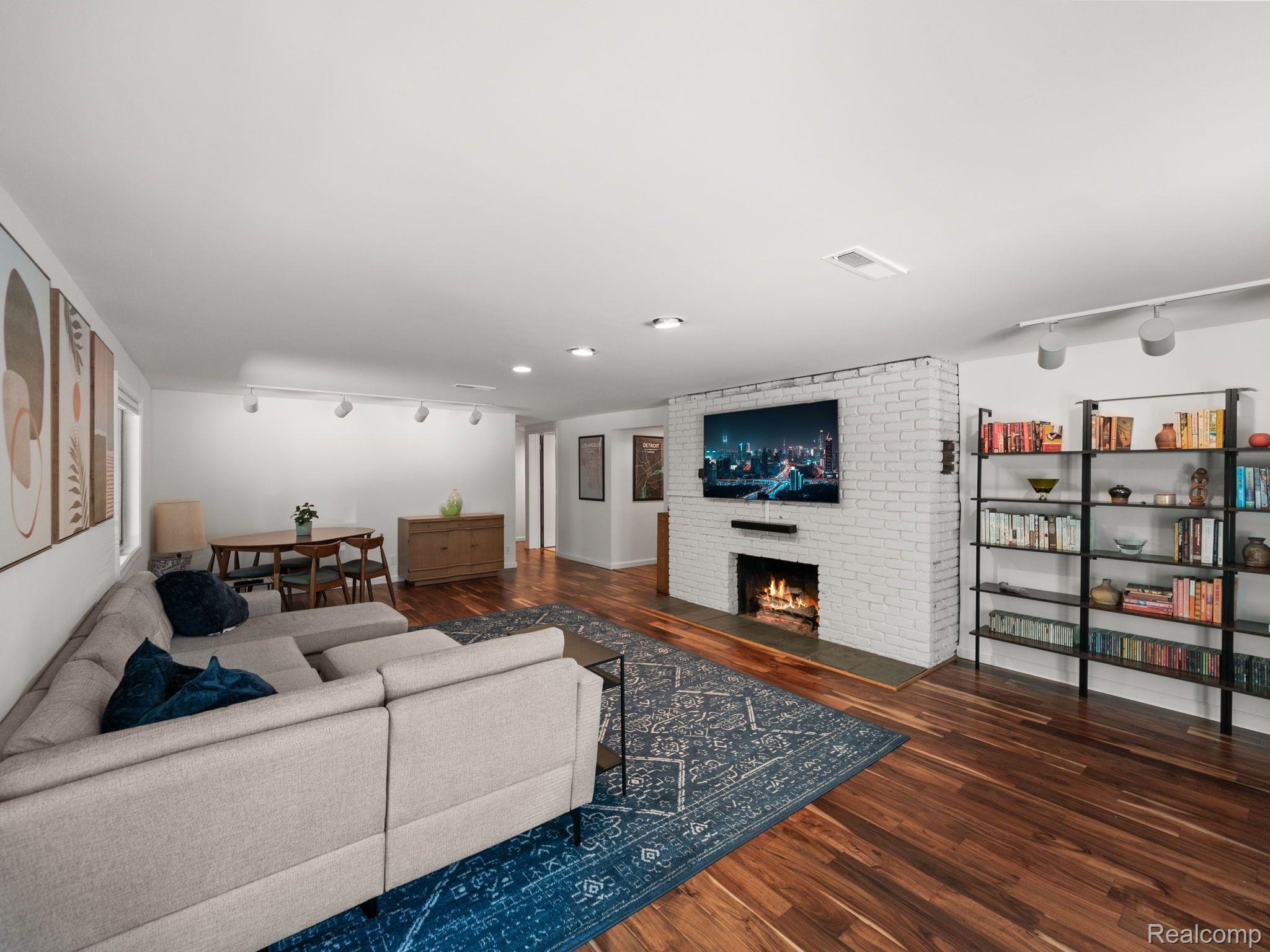 5151 N ADAMS Road