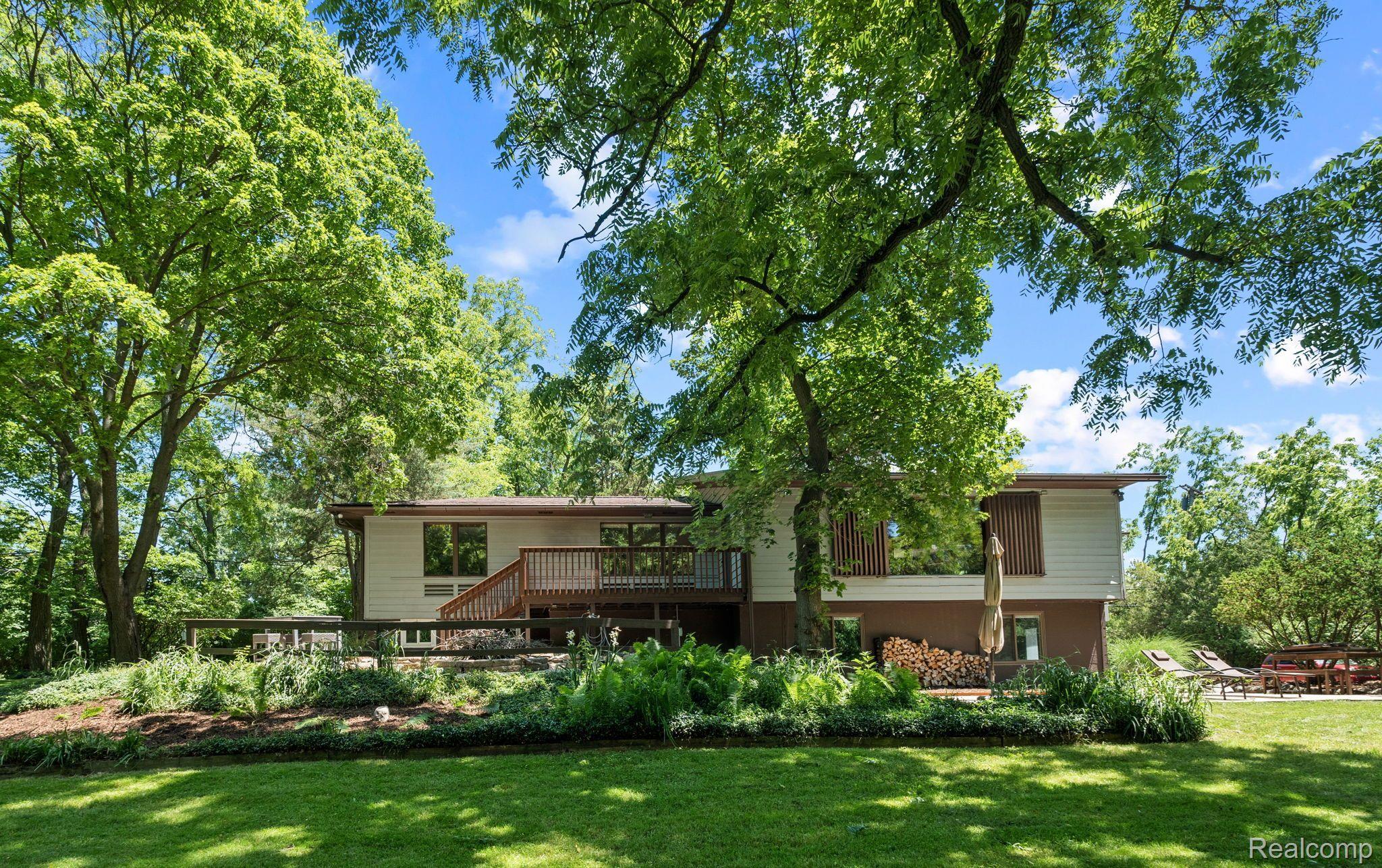 5151 N ADAMS Road