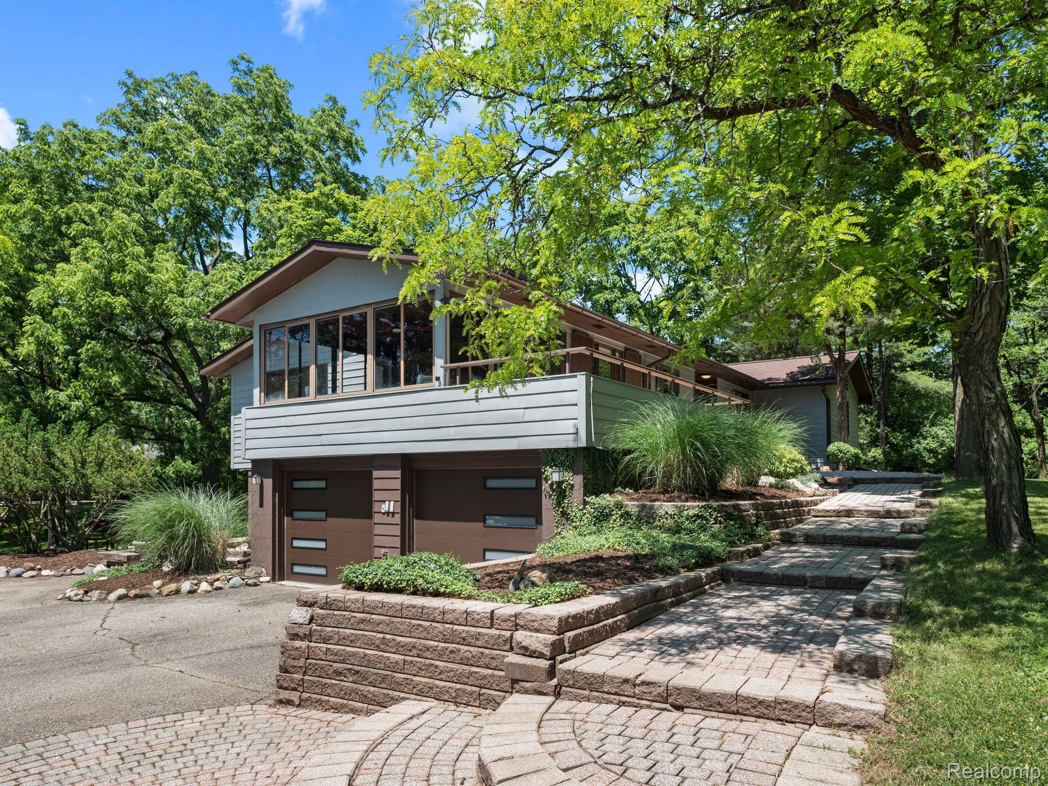 5151 N ADAMS Road