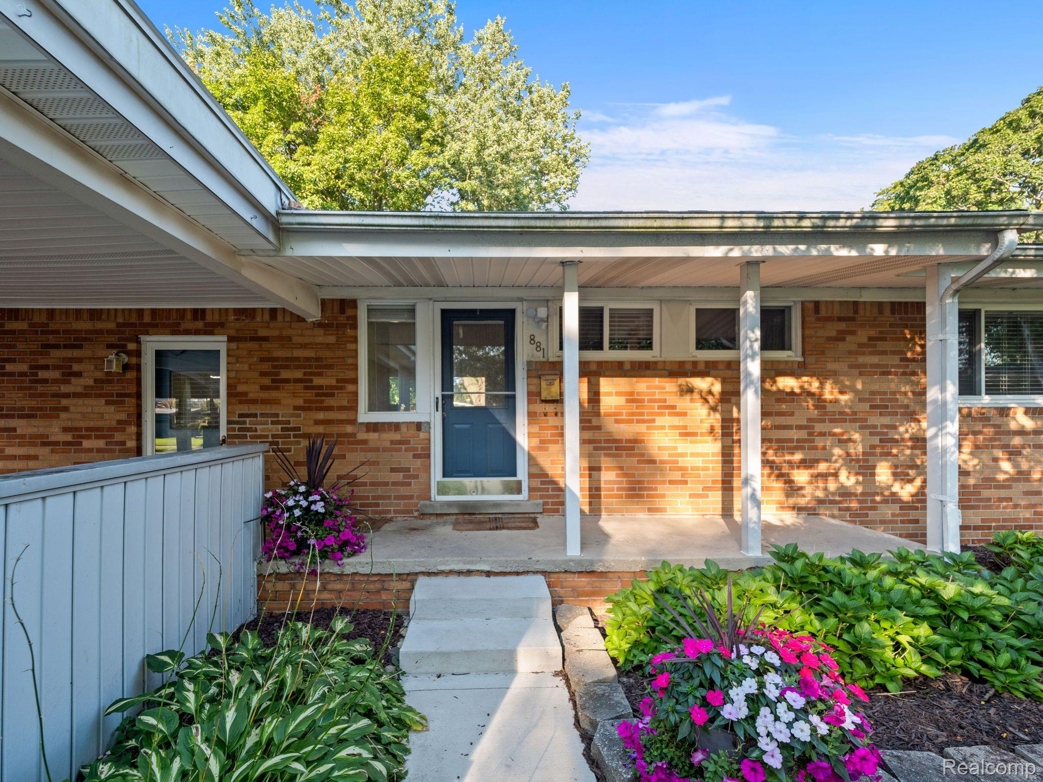 881 BROOKLAWN Drive