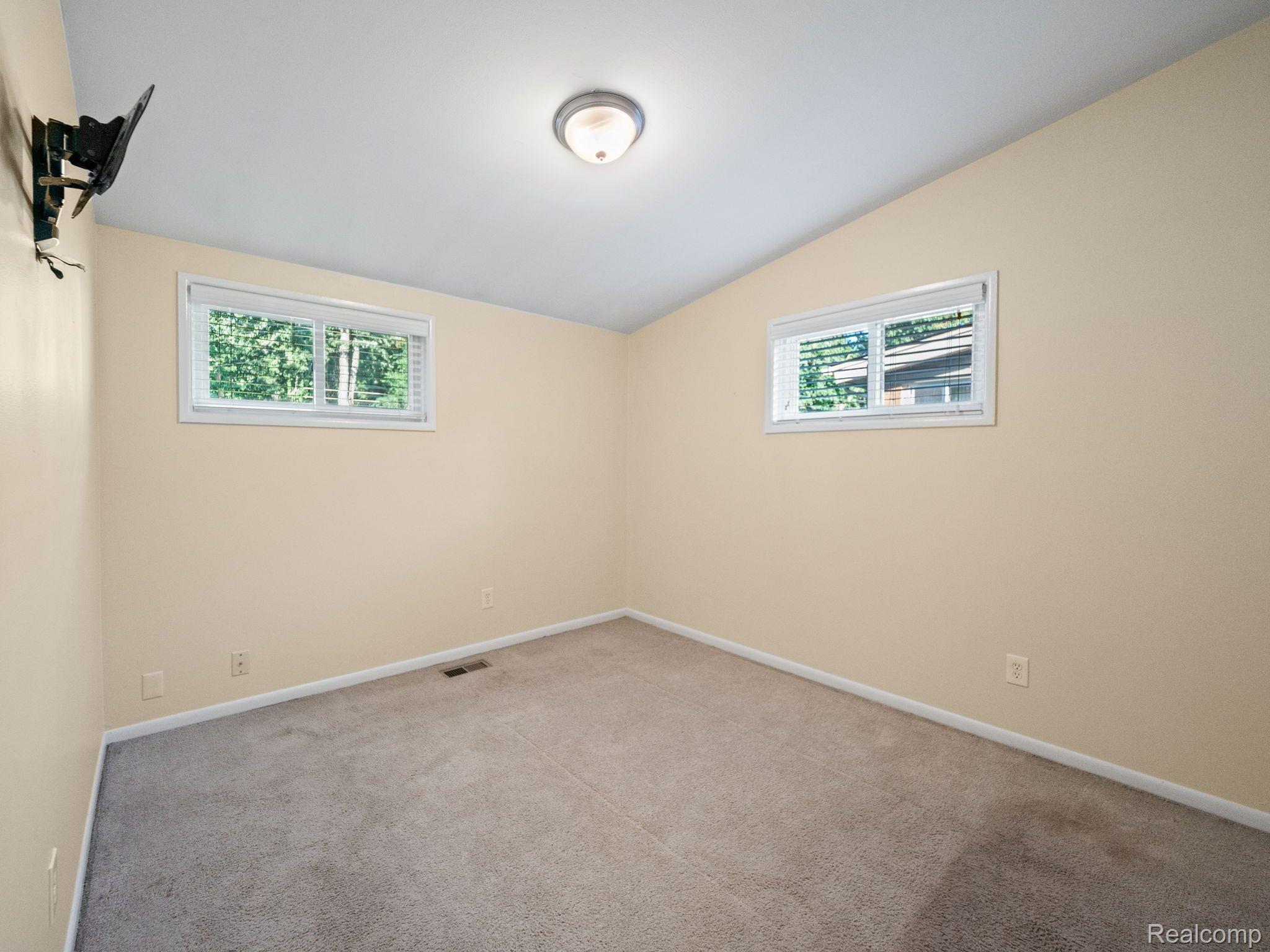 881 BROOKLAWN Drive