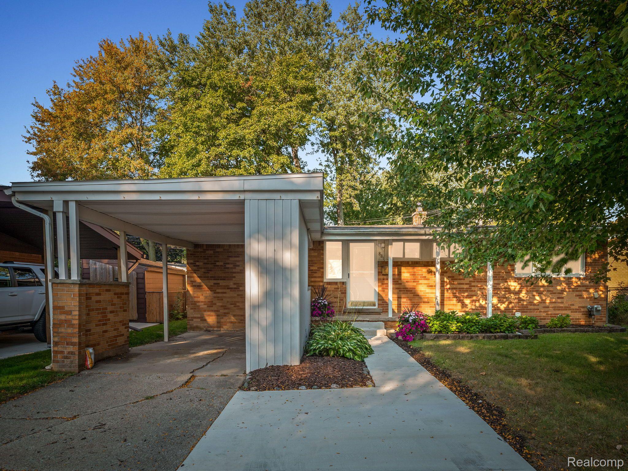 881 BROOKLAWN Drive
