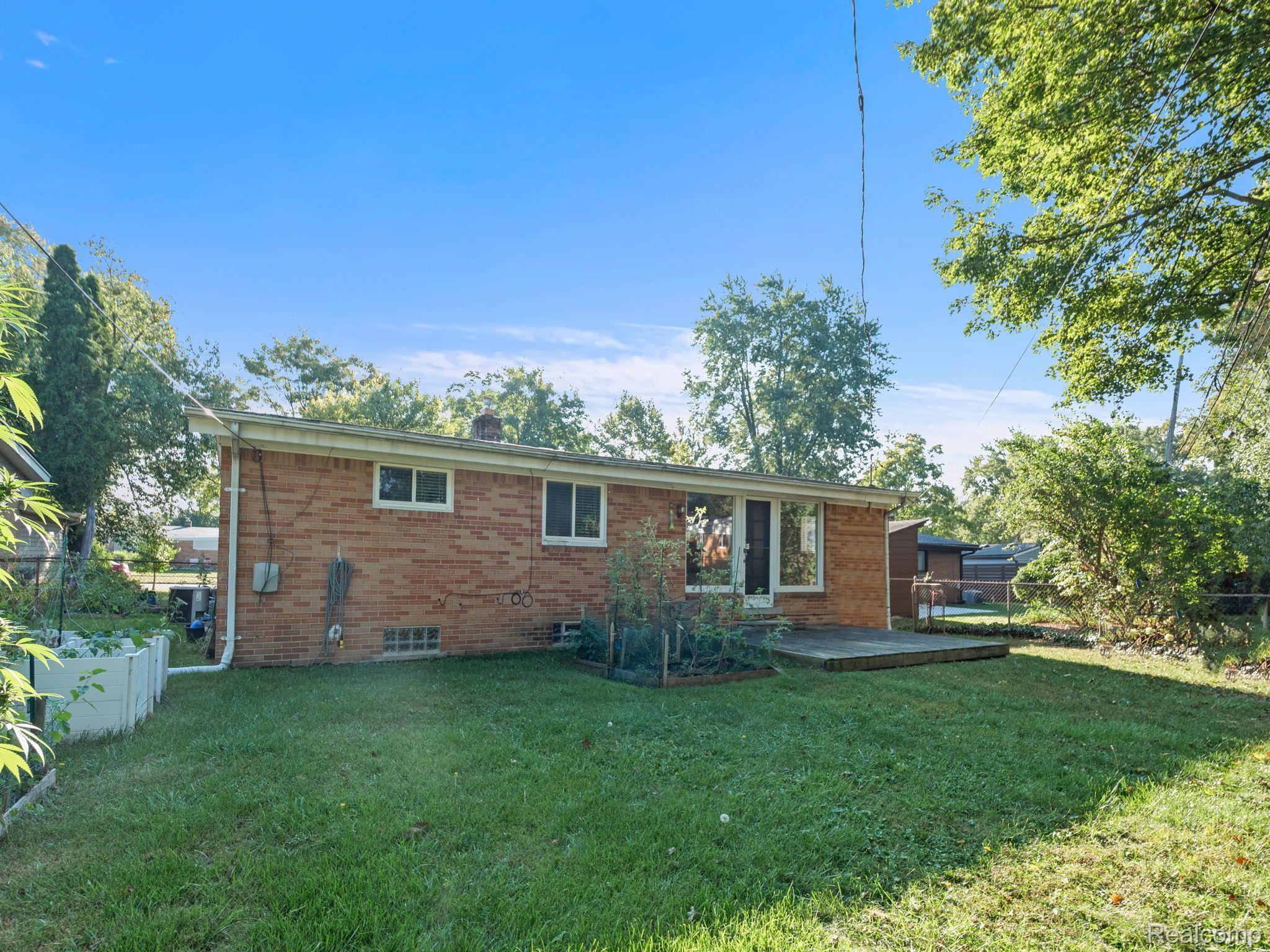 881 BROOKLAWN Drive