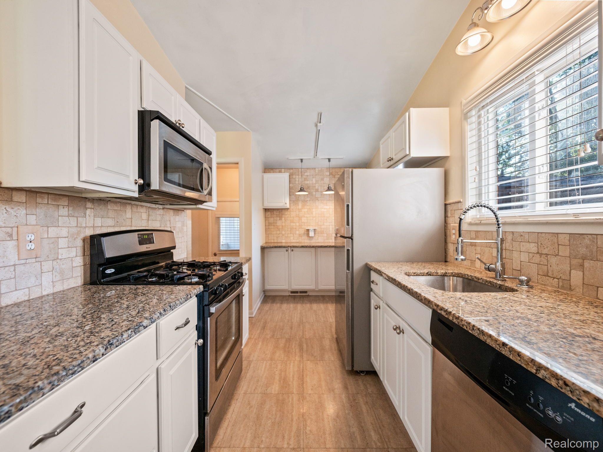 881 BROOKLAWN Drive