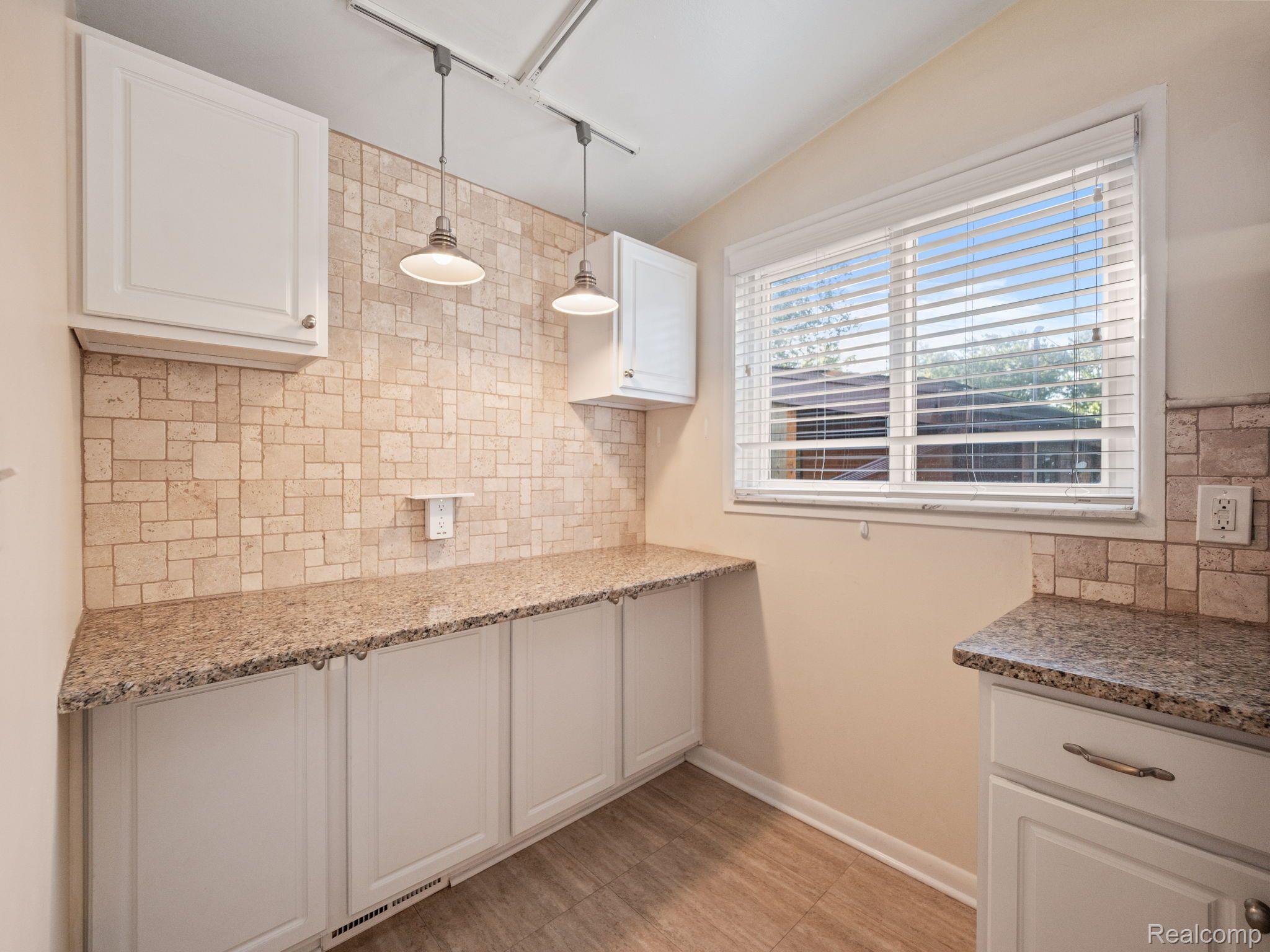 881 BROOKLAWN Drive