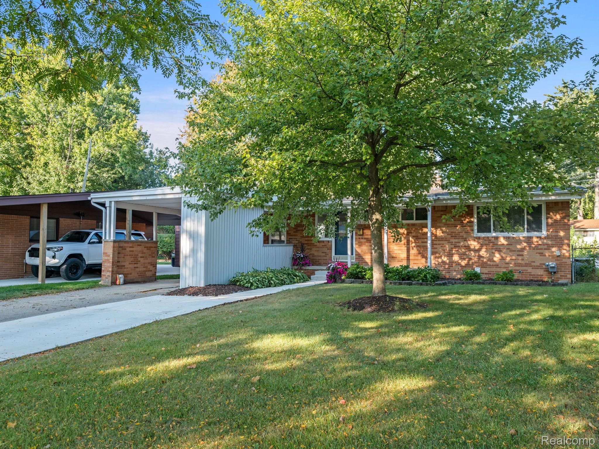 881 BROOKLAWN Drive
