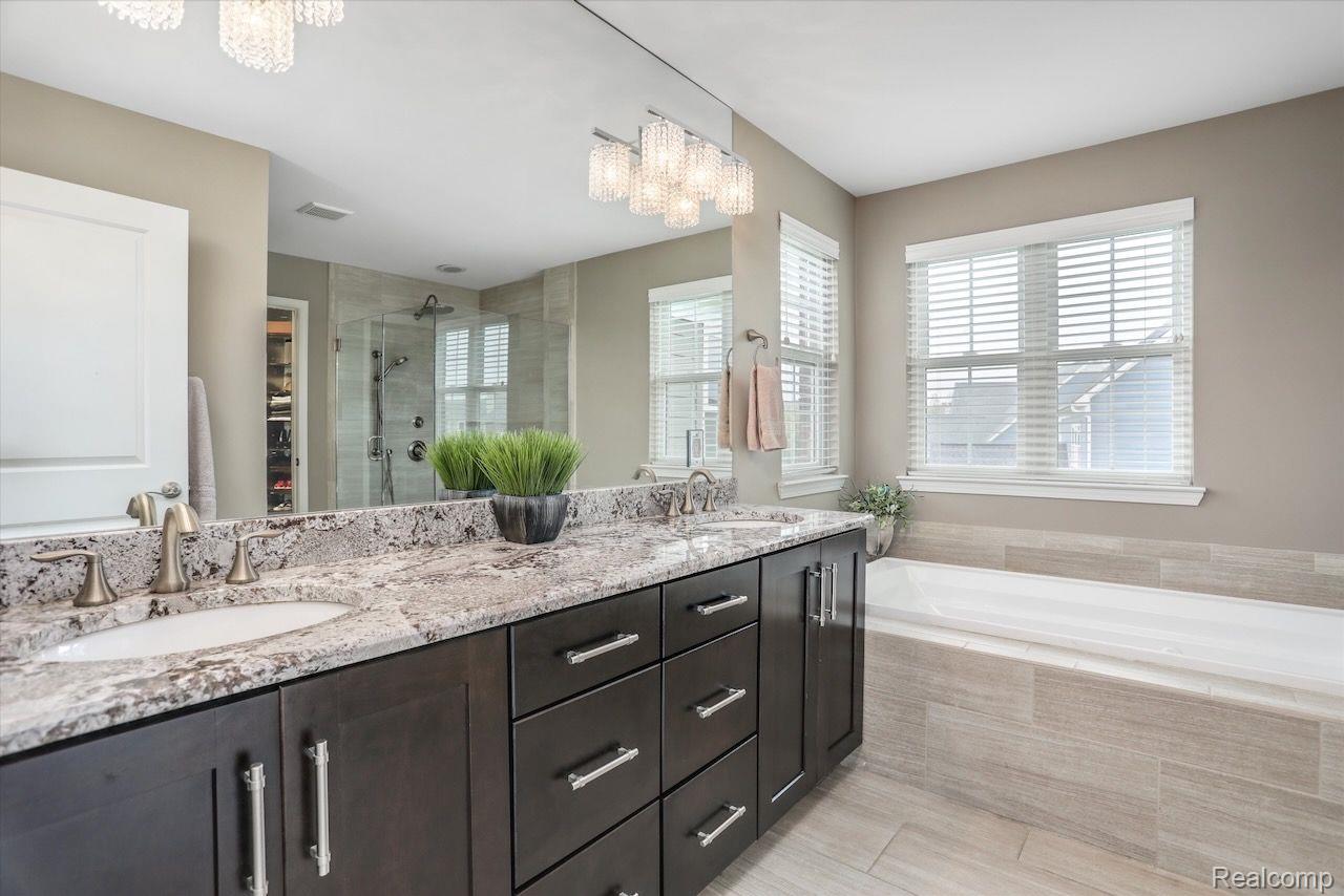 4561 OAKHURST RIDGE Road