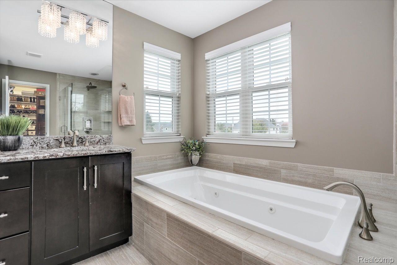 4561 OAKHURST RIDGE Road