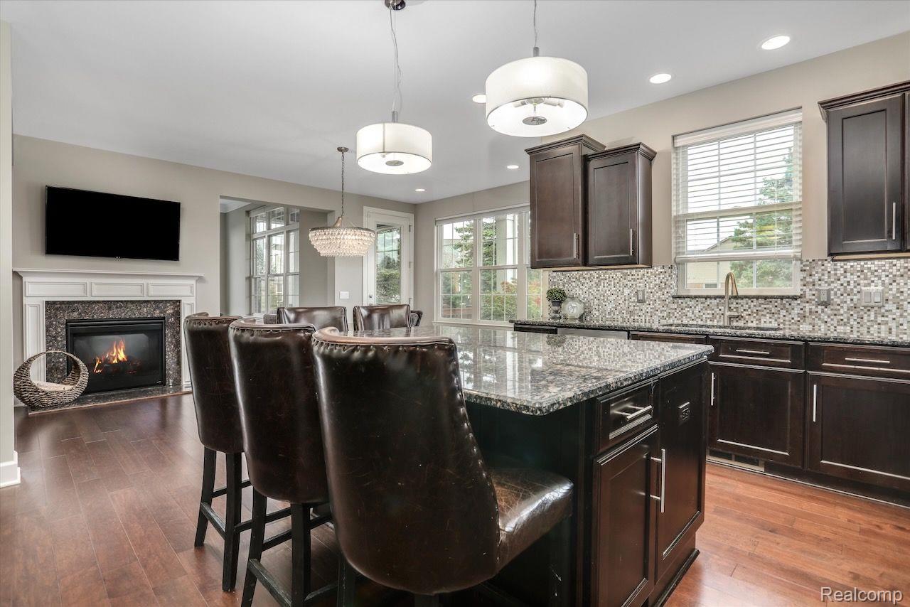 4561 OAKHURST RIDGE Road