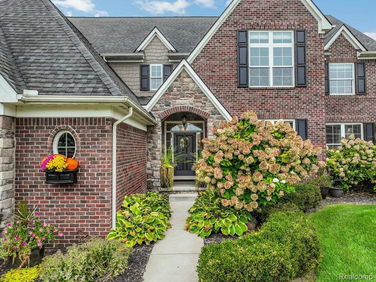 4561 OAKHURST RIDGE Road