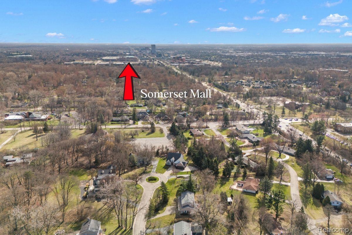 762 KENSINGTON Lane