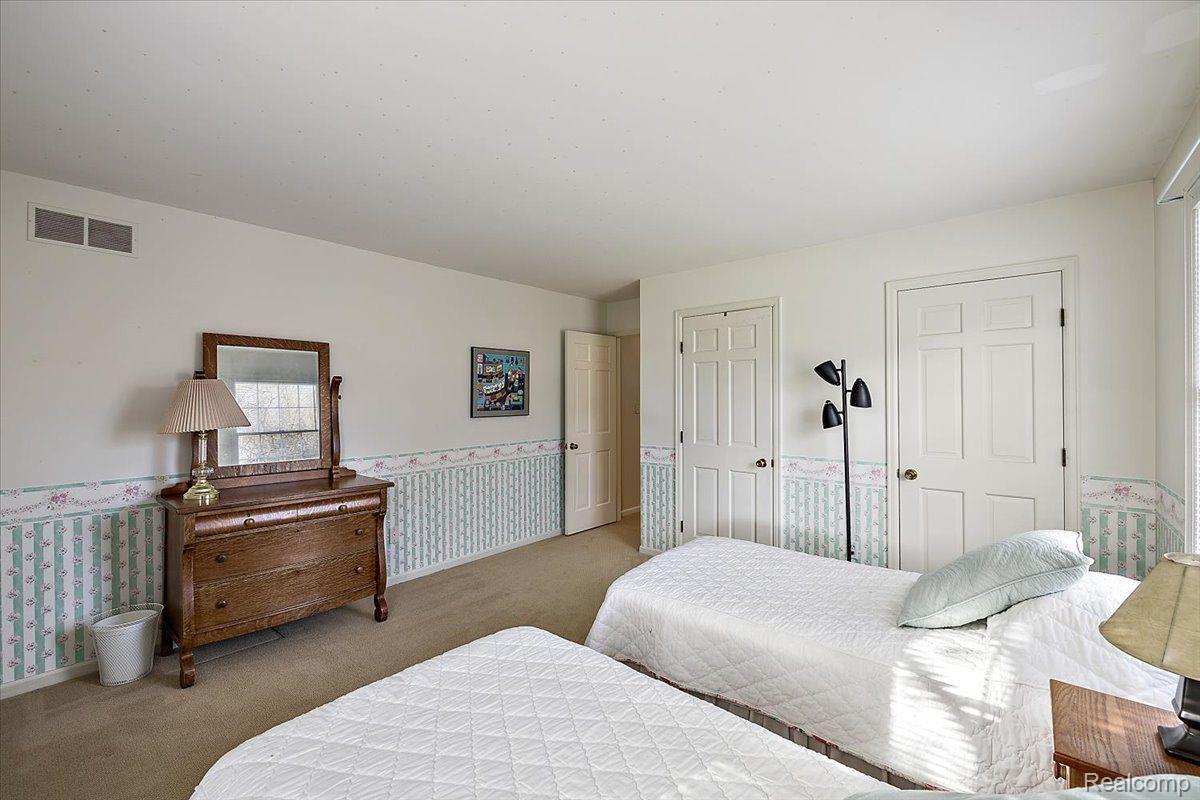 762 KENSINGTON Lane