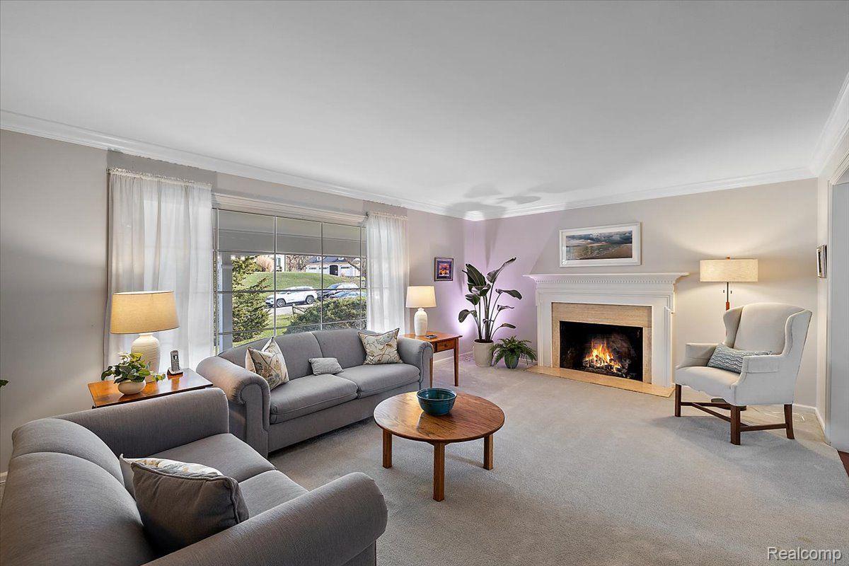 762 KENSINGTON Lane