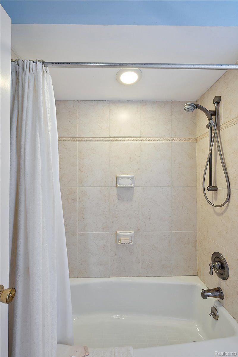 762 KENSINGTON Lane
