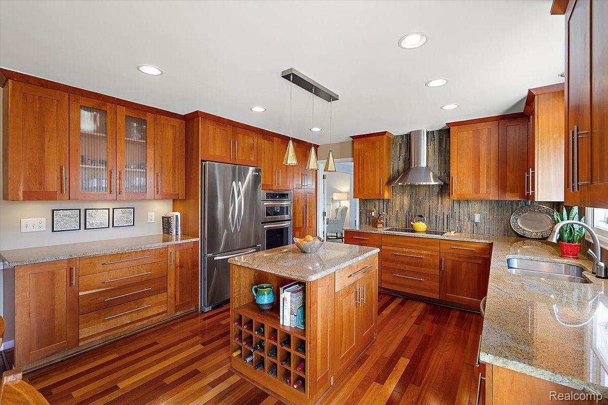 762 KENSINGTON Lane