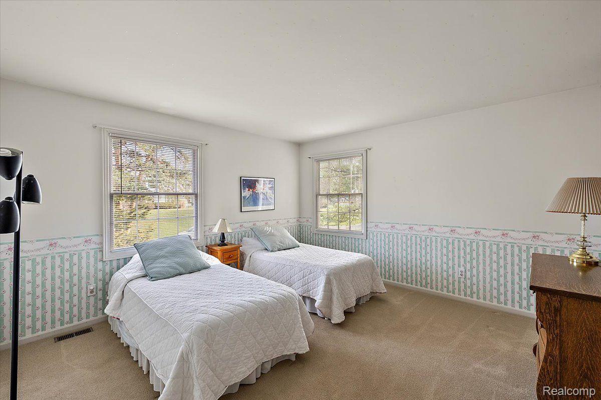 762 KENSINGTON Lane