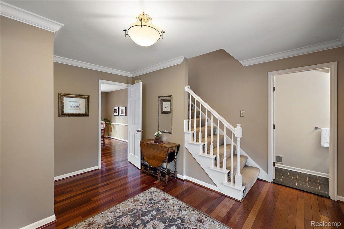762 KENSINGTON Lane
