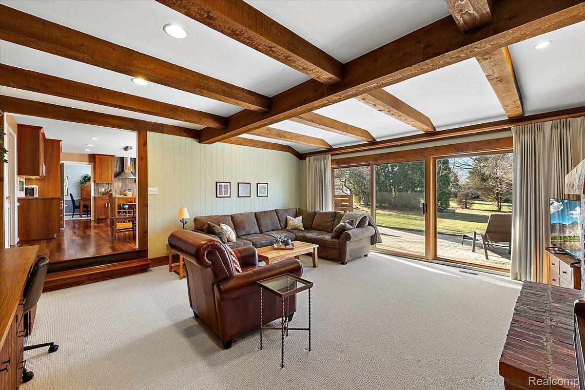762 KENSINGTON Lane