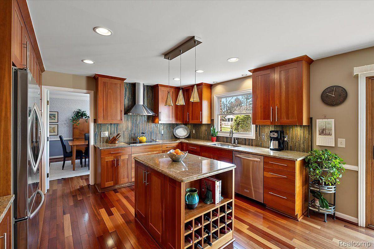 762 KENSINGTON Lane