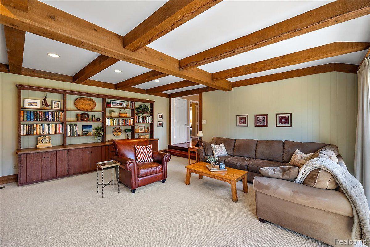 762 KENSINGTON Lane