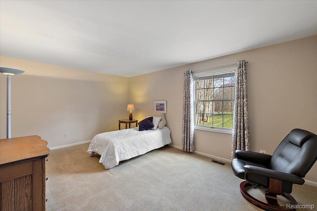 762 KENSINGTON Lane