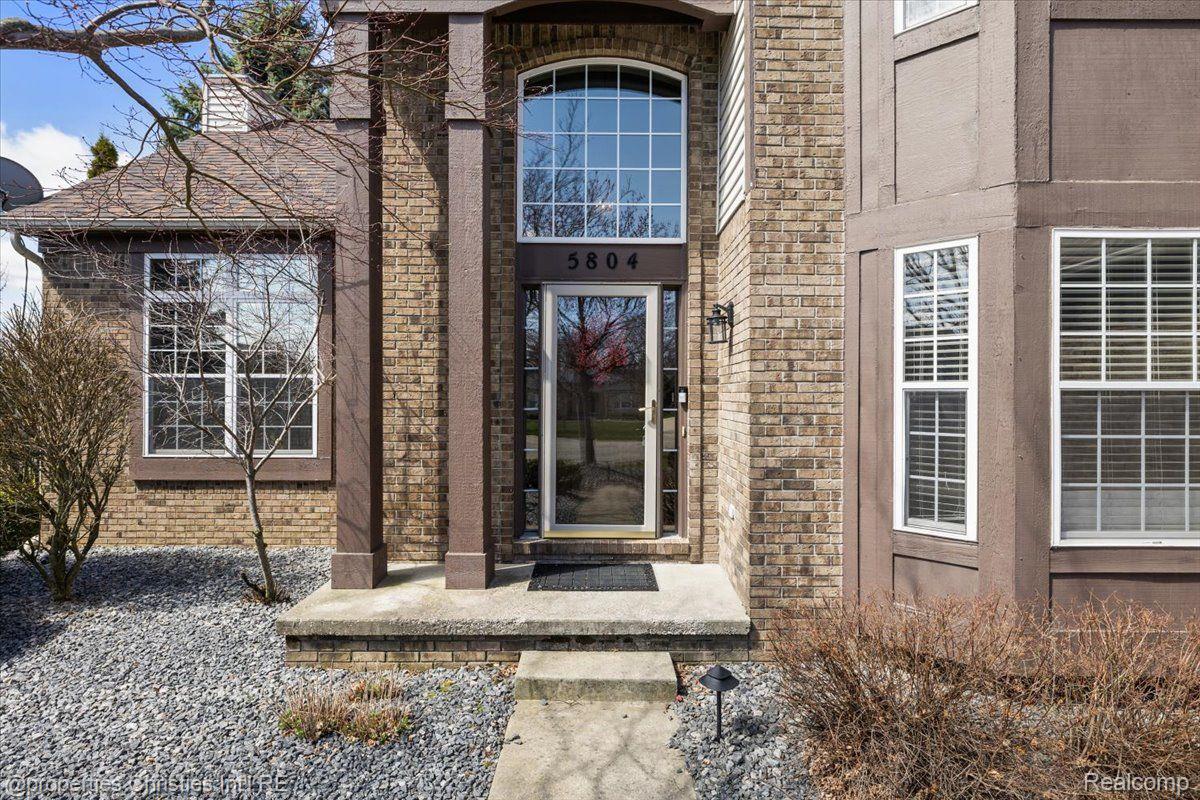 5804 STONE HILL