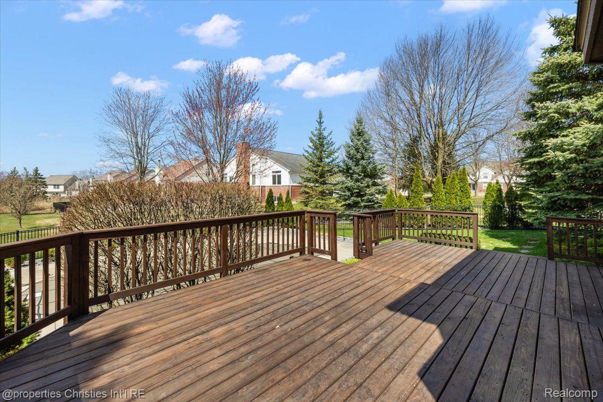 5804 STONE HILL